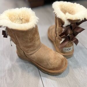 UGG Bailey Bow II Girl Boots Chestnut